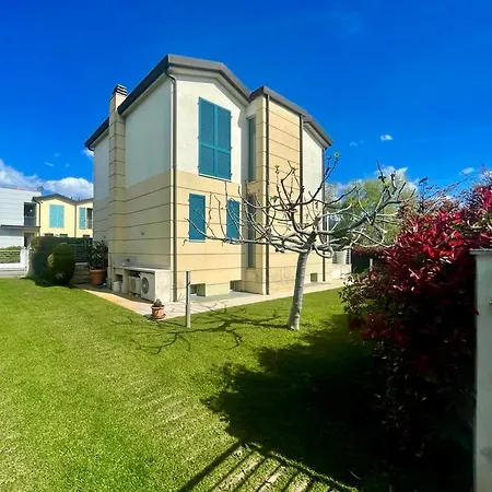 Villa I Tre Cipressi Lido di Camaiore